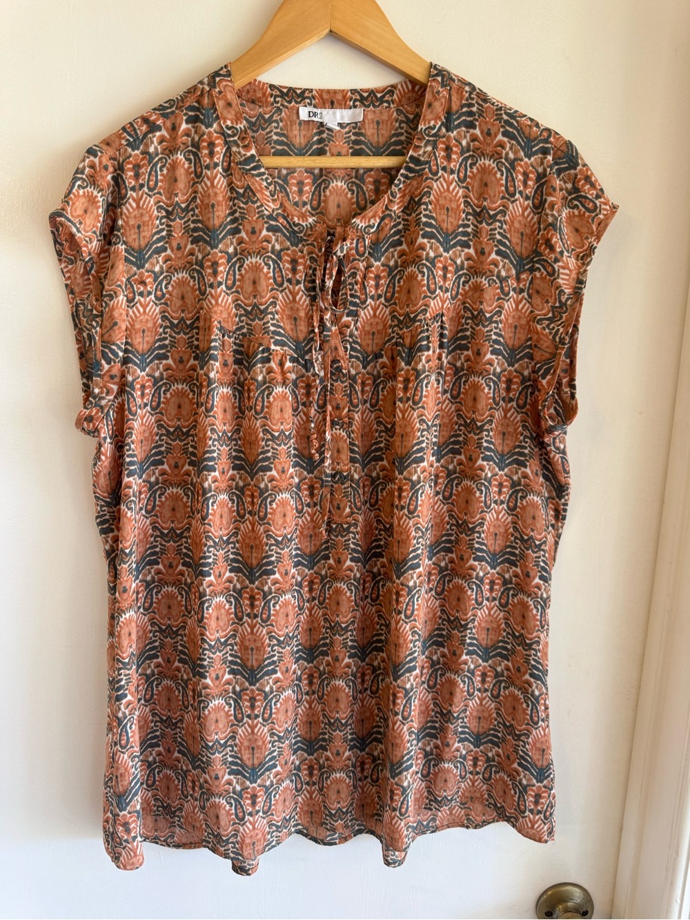 DR2 Sleeveless Blouse.